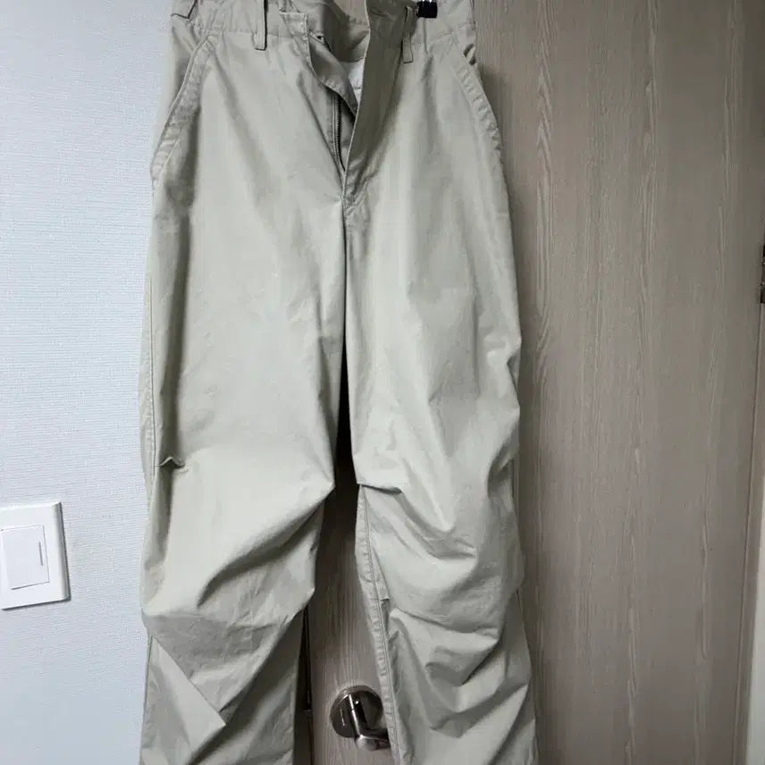 [BUNJANG] Uniqlo Parachute Pants Beige & Black Set / 유니클로 파라슈트 73 베이지&검정