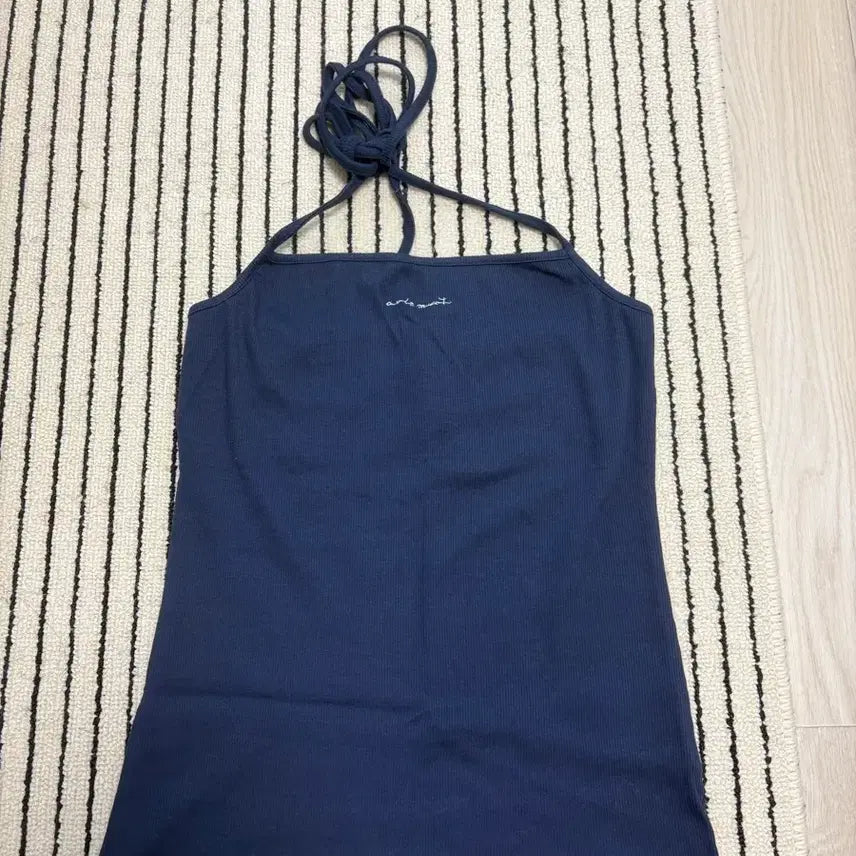 [BUNJANG] Abra Mo Navy Halter Top Size 2 / 아비에무아 네이비 홀터탑 2사이즈