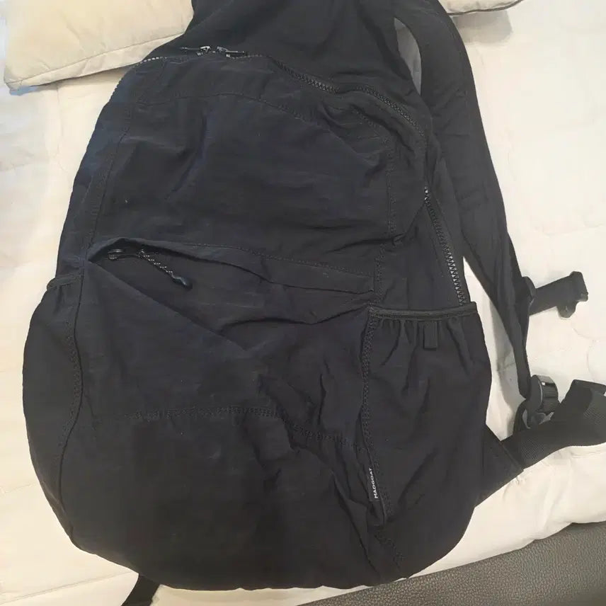 [BUNJANG] MadGoot Airy Lightweight Backpack 16 Black / 매드고트 에어리 경량 백팩 16 블랙