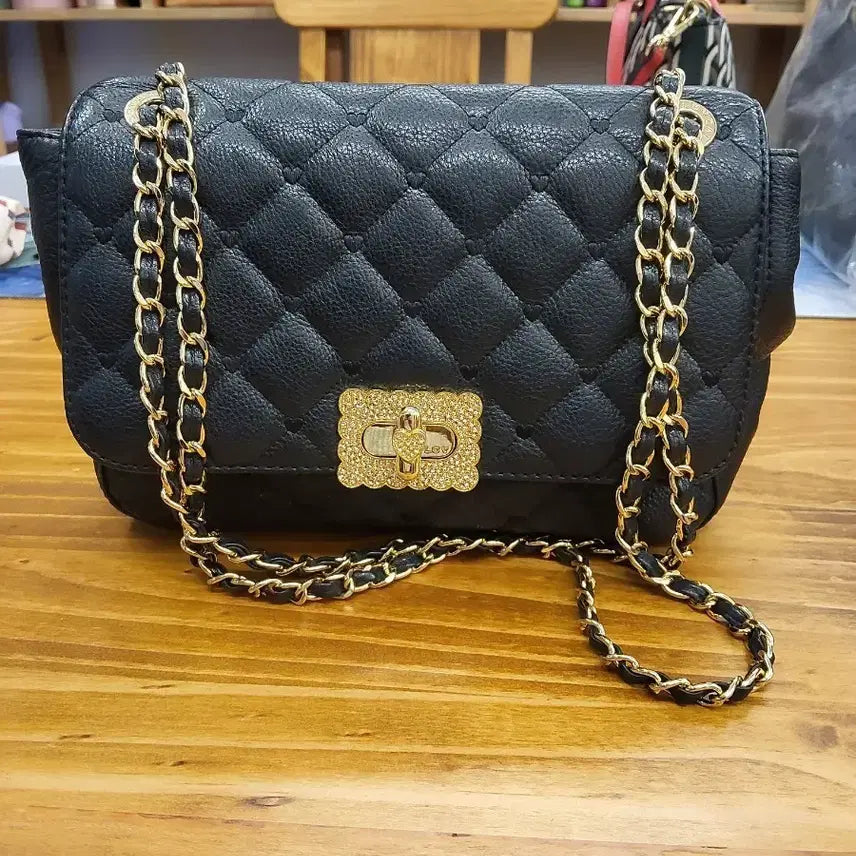 [BUNJANG] Lovecat Quilted Chain Mini Crossbody Bag Black / 러버캣 체인 퀼팅 미니 크로스백 블랙