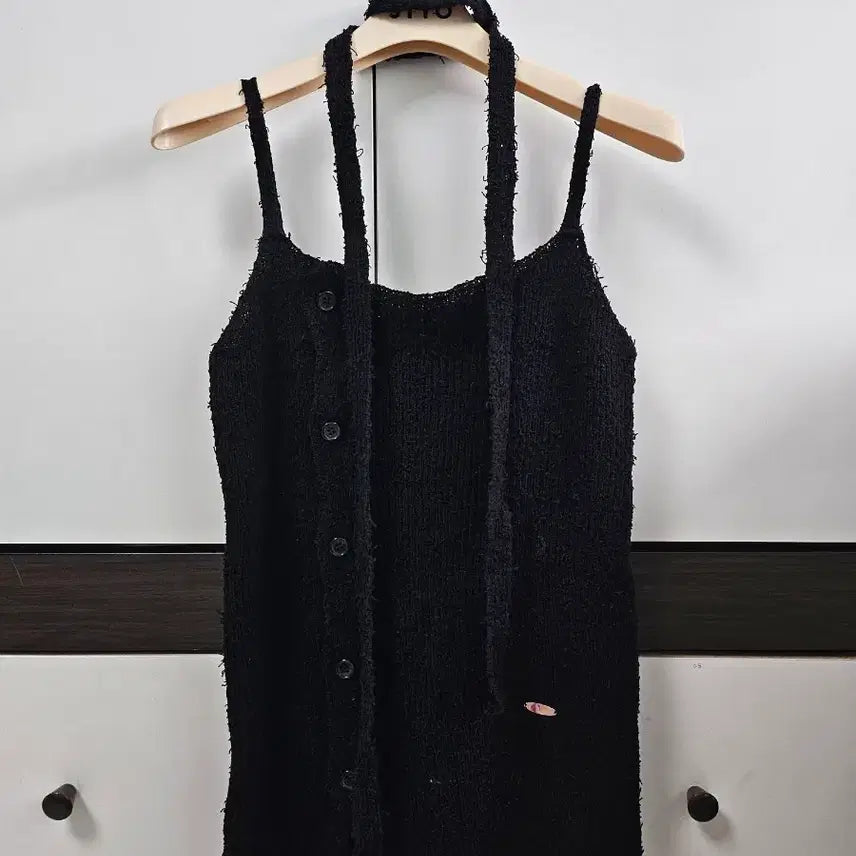 [BUNJANG] Black Bouclé Sleeveless Vest & Scarf Set / 블랙 부클 버튼 나시 머플러 세트 (새옷)