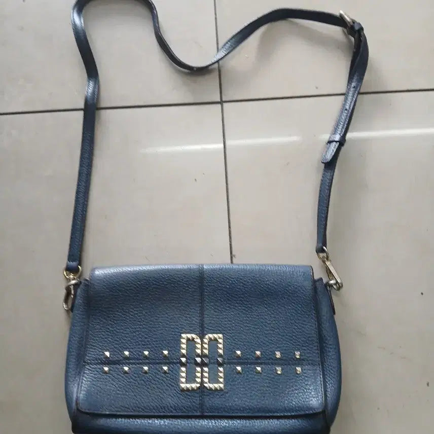 [BUNJANG] Daks Leather Shoulder Bag with Blue Studs / 가죽 숄더백 블루 스터드 장식