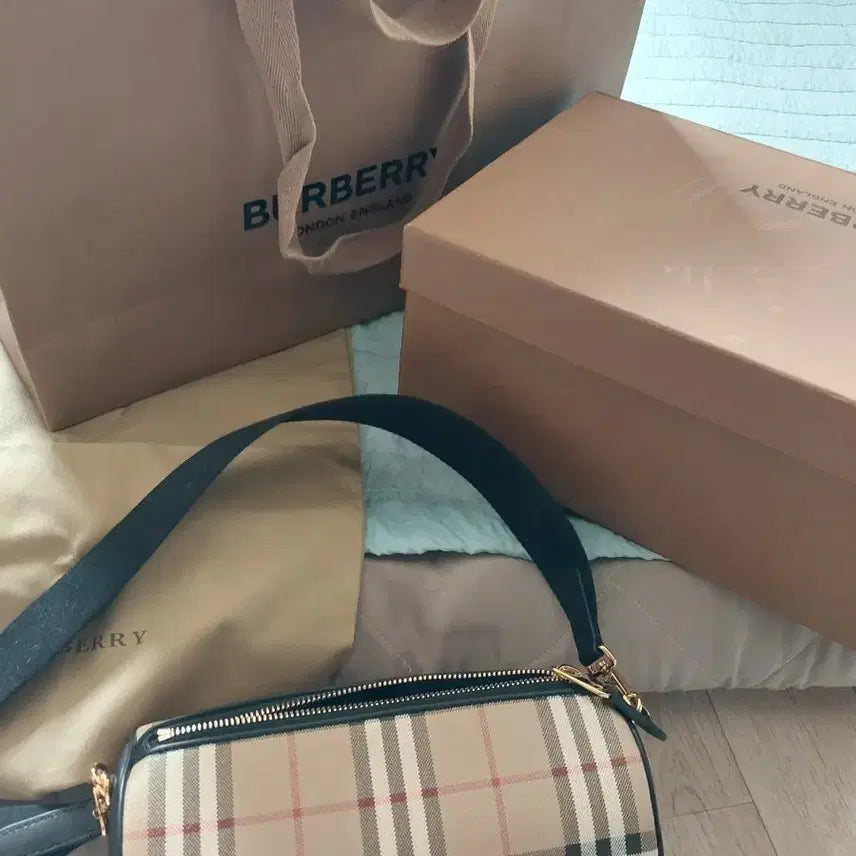 [BUNJANG] Burberry Barrel Crossbody Bag / 버버리 배럴 크로스백