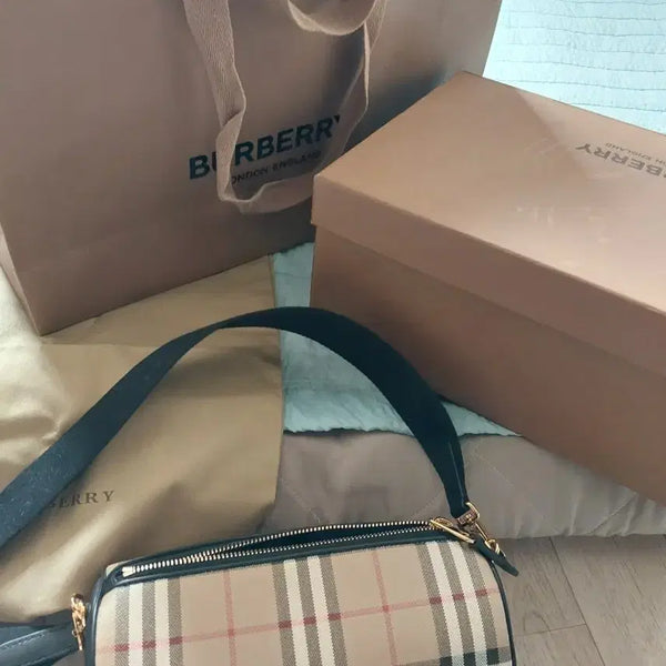 [BUNJANG] Burberry Barrel Crossbody Bag / 버버리 배럴 크로스백