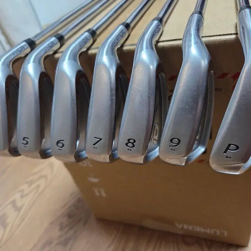 [BUNJANG] PRGR Iron Set (4-9, P) - 7 Clubs with NS PRO M-40 Shaft / PRGR 아이언 4번-9번, P 7개 세트