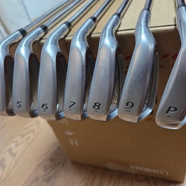 [BUNJANG] PRGR Iron Set (4-9, P) - 7 Clubs with NS PRO M-40 Shaft / PRGR 아이언 4번-9번, P 7개 세트