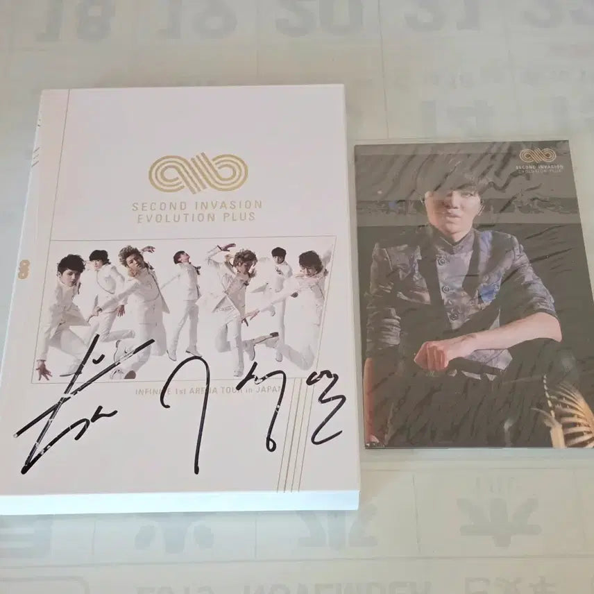 [BUNJANG] Infinite Second Invasion Evolution Plus Japan Concert DVD Signed by Nam Woohyun & Lee Sungyeol / 초희귀) 인피니트 세컨드 인베이젼 에볼루션 플러스 재팬 남우현 이성열 친필싸인 일본 콘서트 디비디 DVD 앨범 양도 판매