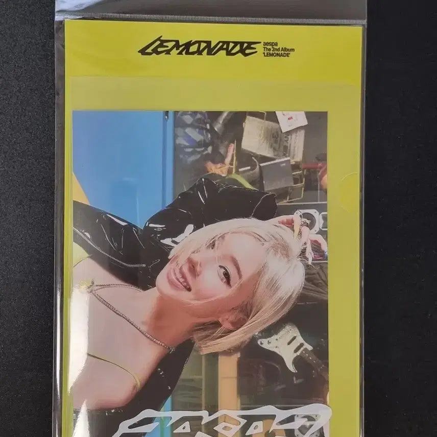 [BUNJANG] Aespa Winter Lemonade Ver. Sealed Photocard & Postcard Set / [미개봉] 에스파 레모네이드 팝업 윈터 엽서 + 홀로그램 포토카드 세트 LEMONADE ver.