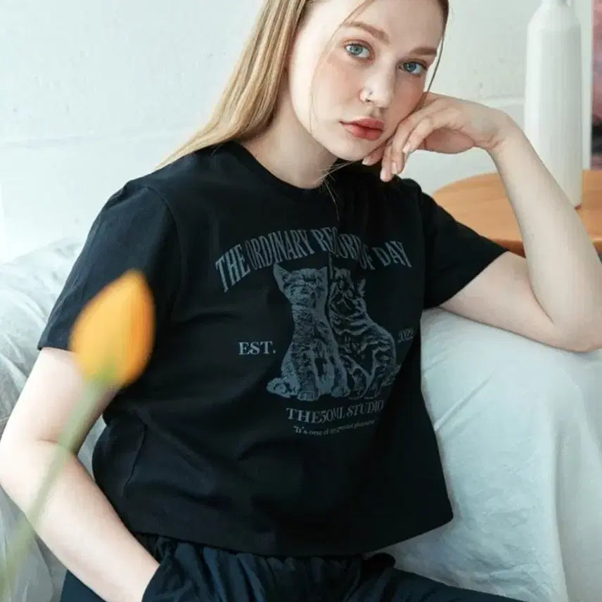 [BUNJANG] OOHMYGIRL Two Kitten Crop T-Shirt / 오오엠엘 투키튼 크롭 반팔 티셔츠