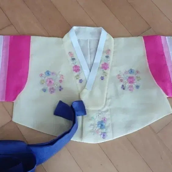 [BUNJANG] Korean Traditional Hanbok Jeogori with Flower Embroidery / 한복 저고리 연노랑 꽃자수