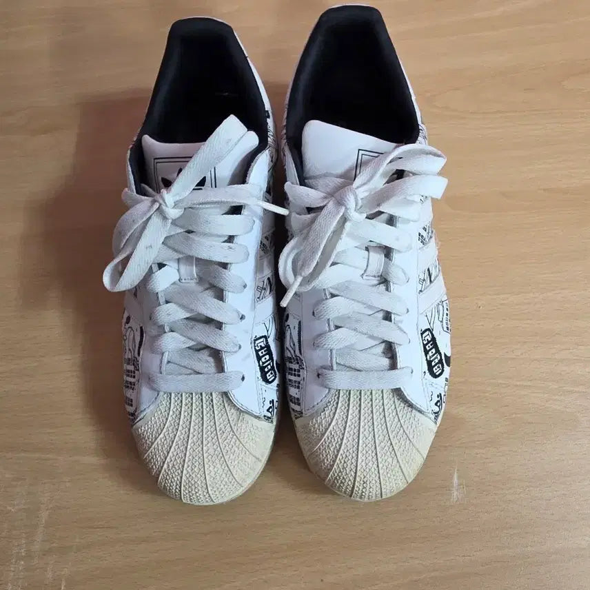 [BUNJANG] Adidas Superstar Sneakers White Cartoon Pattern Size 280 / 아디다스 슈퍼스타 흰색 만화 패턴 스니커즈  사이즈 280