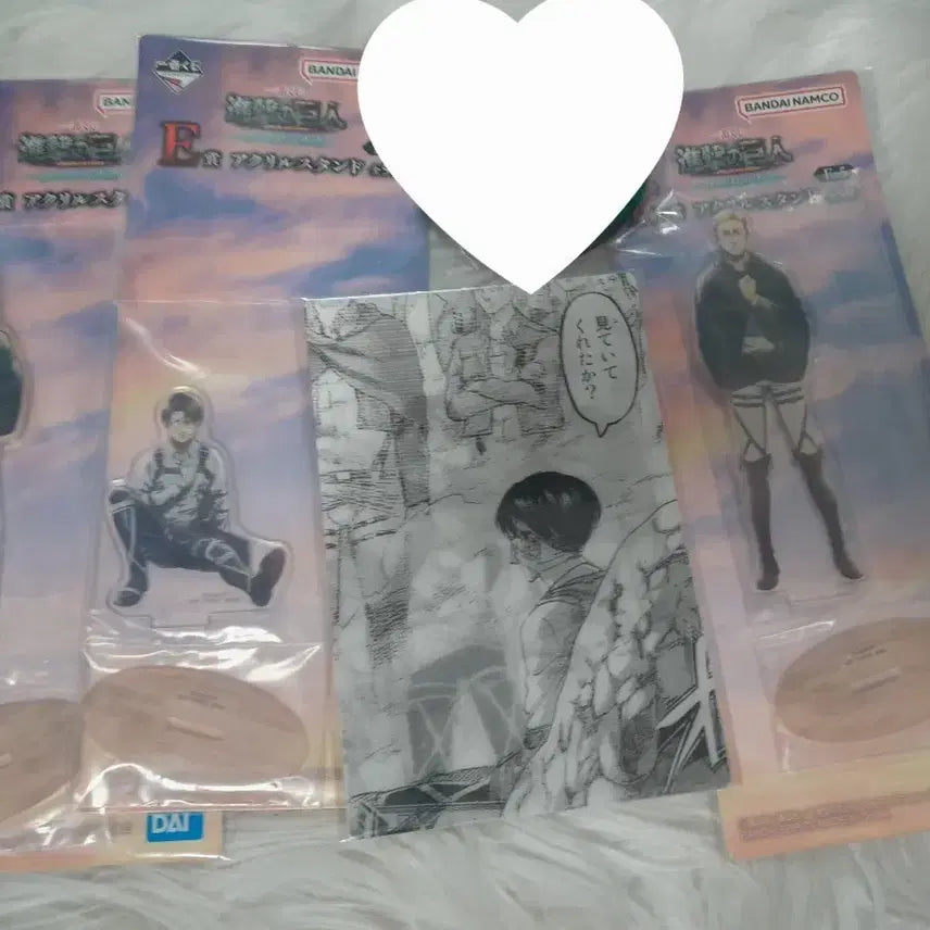 [BUNJANG] Attack on Titan Exhibition Lenticular Postcard + Levi Hanji Eren Acrylic Set / 진격의거인 전시회 렌티큘러 엽서 + 리바이 한지아크릴