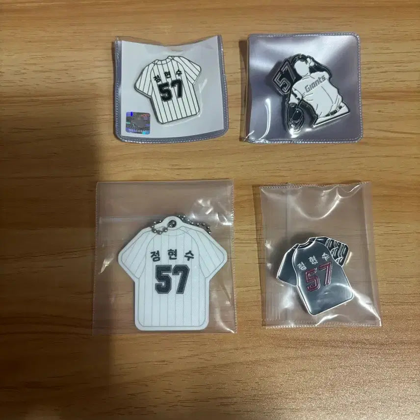 [BUNJANG] Lotte Giants Jung Hyun-soo Keychain/Badge Bundle / 최종가격) 롯데자이언츠 정현수 키링/뱃지 일괄