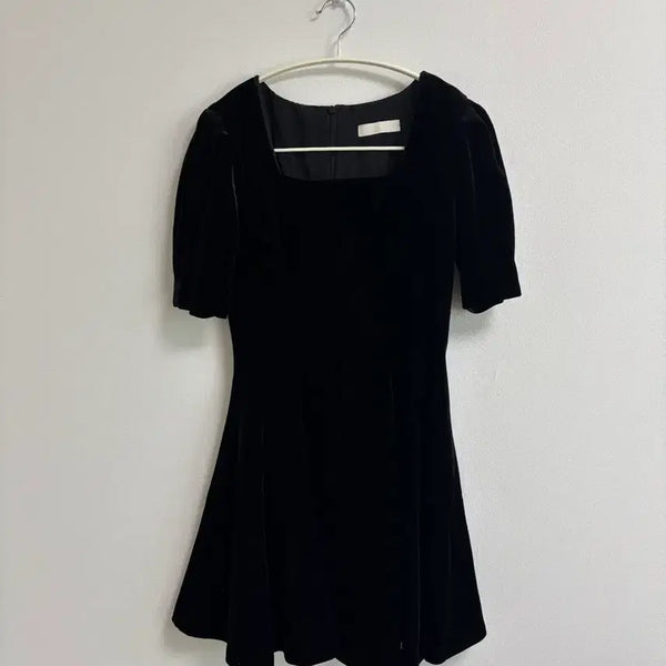 [BUNJANG] Cloud Emotion Black Velvet Square Neck Puff Sleeve Mini Dress / 클라우드이모션 블랙 벨벳 스퀘어넥 퍼프소매 원피스