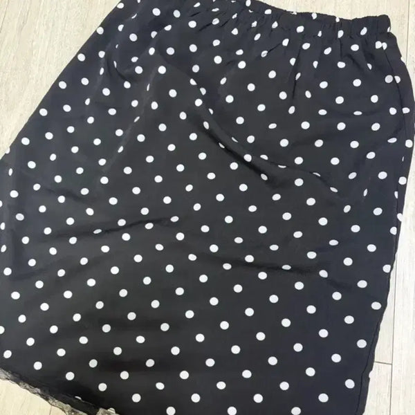 [BUNJANG] MIXXO Polka Dot Satin Midi Skirt Free Size / [새상품] 미쏘 도트 샤틴 미디스커트 (free)