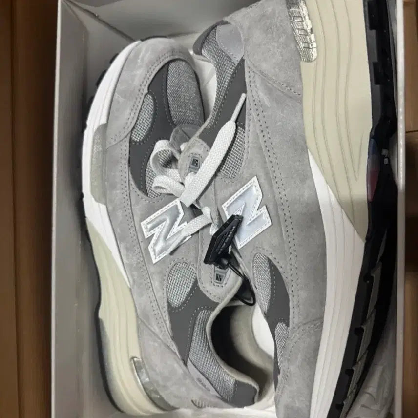 [BUNJANG] New Balance 992 Grey Sneakers (Size 290) / 뉴발란스 992 새제품 290
