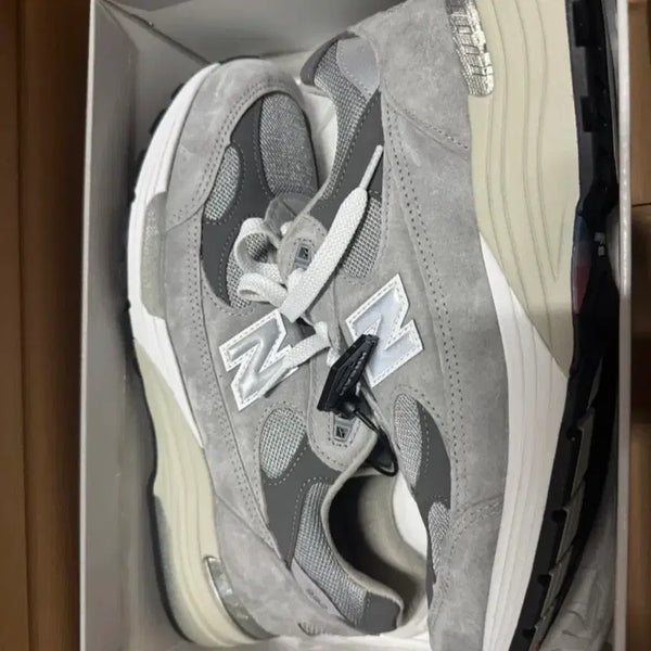 [BUNJANG] New Balance 992 Grey Sneakers (Size 290) / 뉴발란스 992 새제품 290