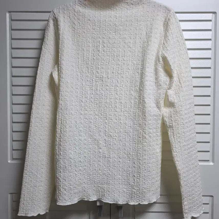 [BUNJANG] Thursday Island High Neck Long Sleeve T-Shirt / 입체 엠보 하이넥 긴팔 티셔츠 (3가지컬러 / 85 S)