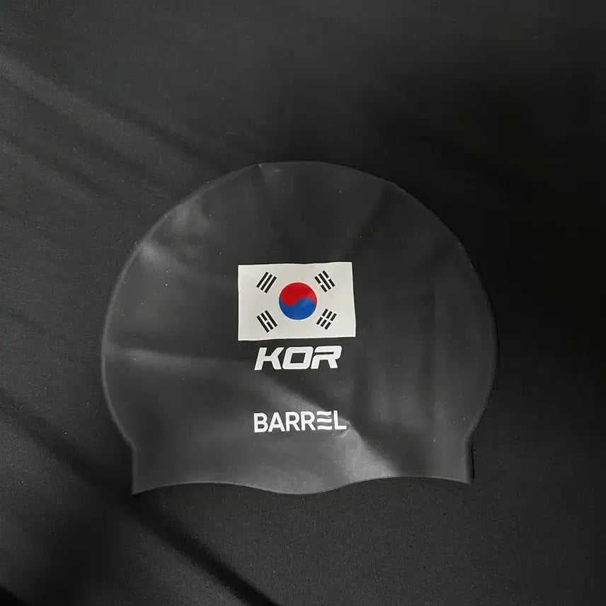 [BUNJANG] Barrel Black Swim Cap with Taegeukgi Patch / 배럴 수영모자 검정 (태극기 패치)