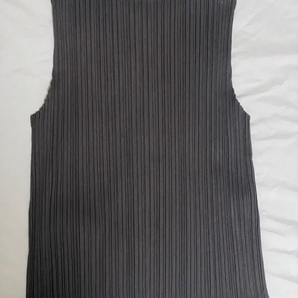 [BUNJANG] Pleats Please High Neck Sleeveless Charcoal / 플리츠플리즈 하이넥 슬리브리스 차콜