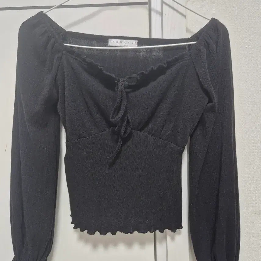 [BUNJANG] Off-Shoulder Ribbon Black Blouse / 오프숄더 리본 블랙 블라우스