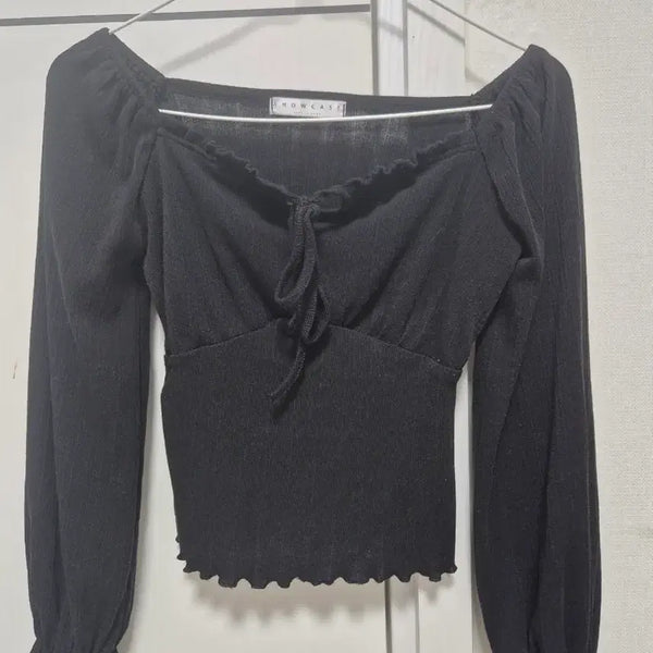 [BUNJANG] Off-Shoulder Ribbon Black Blouse / 오프숄더 리본 블랙 블라우스