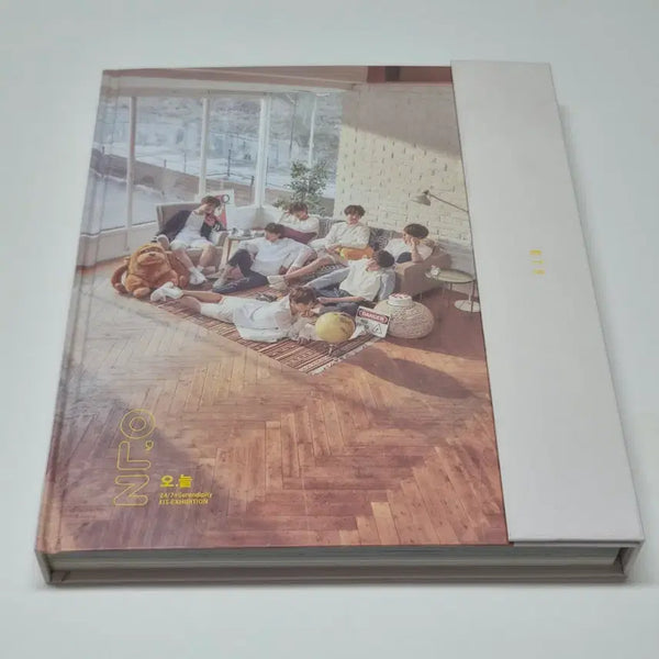 [BUNJANG] BTS 24/7 Serendipity Photobook / [BTS] 방탄소년단 24/7 Serendipity BTS 포토북 판매
