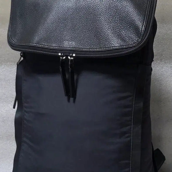 [BUNJANG] Tumi Haydon Evans Flap Backpack Navy / 투미 TUMI 헤이든 에반스 플랩 백팩 64001NVY 노트북백팩