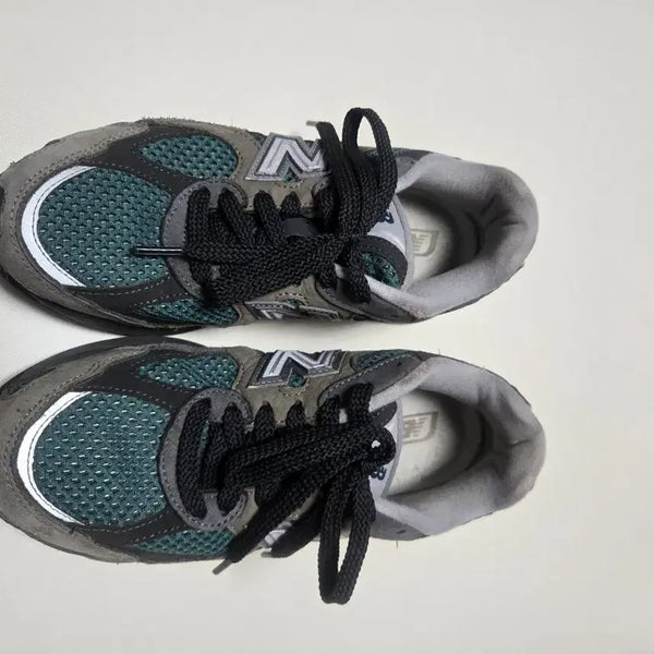 [BUNJANG] New Balance 2010 240mm Sneakers / 뉴발2010 - 240사이즈