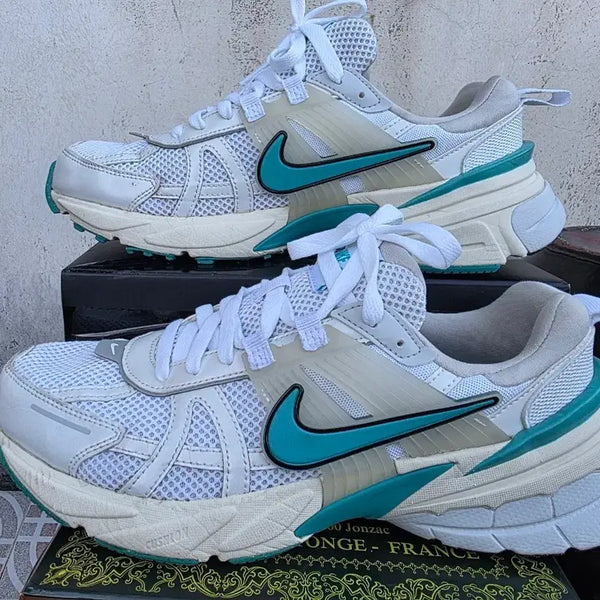 [BUNJANG] Nike V2K Run White Dusty Cactus (280mm) / 나이키 V2K 런 화이트 더스티 캑터스 280mm