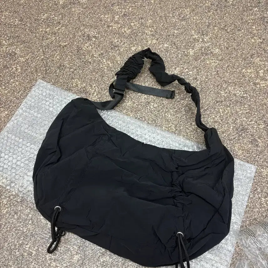 [BUNJANG] Black String Hobo Bag Shopper Bag / 블랙 스트링 크로스백 호보백 쇼퍼백