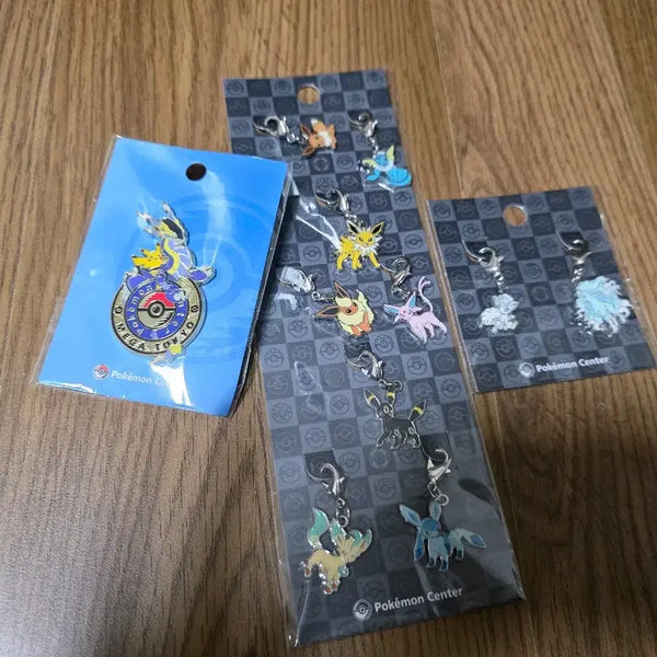 [BUNJANG] Pokemon Center Tokyo Trademark Badge, Eeveelutions & Alolan Ninetales Keyring Set / 도쿄 포켓몬센터 굿즈