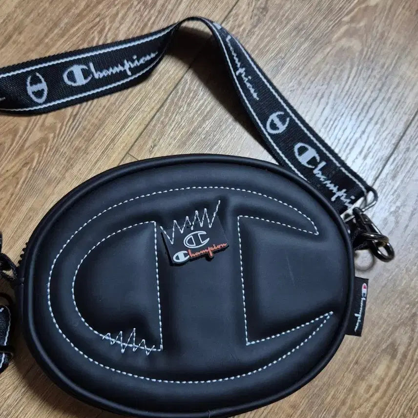[BUNJANG] Champion Mini Crossbody Bag / 챔피온 미니 크로스백
