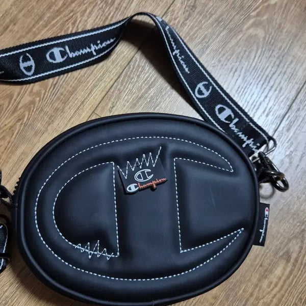 [BUNJANG] Champion Mini Crossbody Bag / 챔피온 미니 크로스백