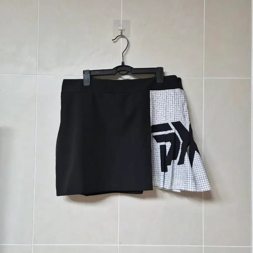 [BUNJANG] PXG Golf Skirt Black/White Size 32-33 / PXG 골프 치마 블랙/화이트 32~33