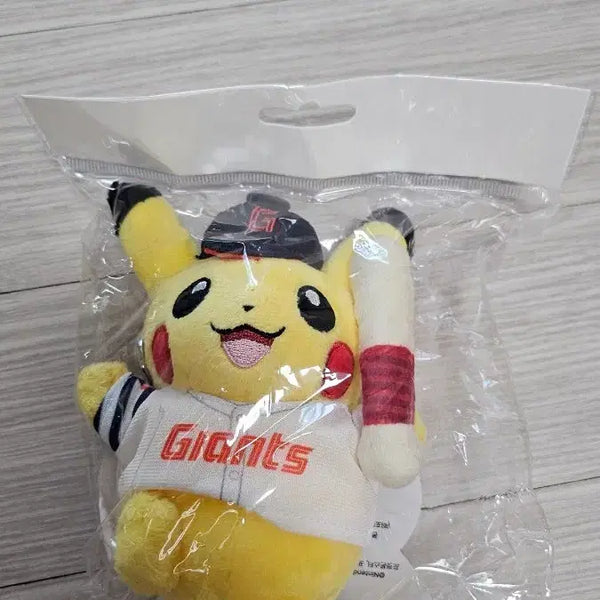 [BUNJANG] Lotte Giants Pikachu Home Keyring / 롯데자이언츠 피카츄 홈 키링