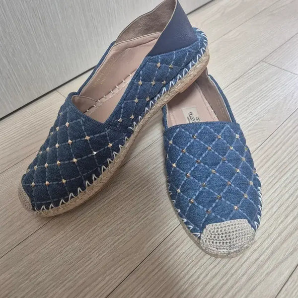 [BUNJANG] Valentino Blue Denim Rockstud Espadrille Slip-On Flats Size 37 / (정품) 발렌티노 블루 데님 락스터드 에스파듀 슬립온 37 플랫슈즈