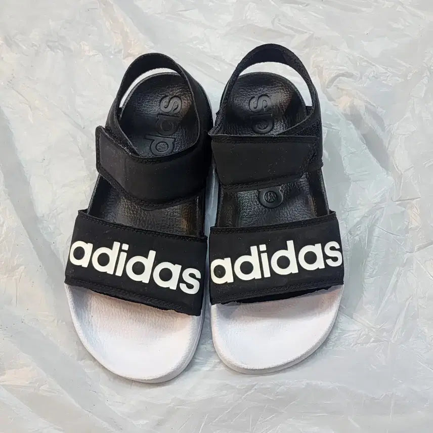 [BUNJANG] Adidas Vintage Sandals (225) / 빈티지존 아디다스 샌들 225