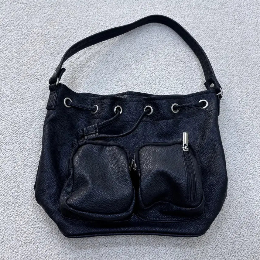 [BUNJANG] Vintage Drawstring Black Leather Bucket Shoulder Bag / F 빈티지 포켓 드로스트링 블랙 레더 복조리 숄더백 0618E