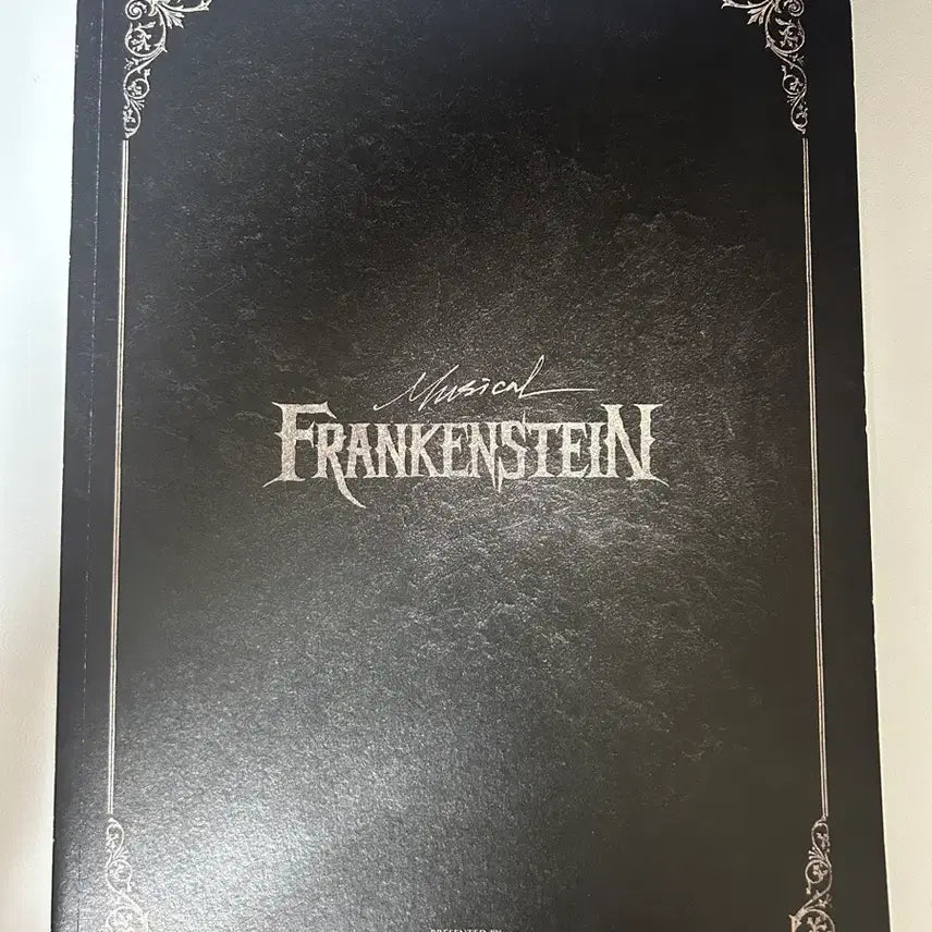 [BUNJANG] Musical Frankenstein 2021-2022 Program Book / 2021-2022 뮤지컬 프랑켄슈타인 프로그램북