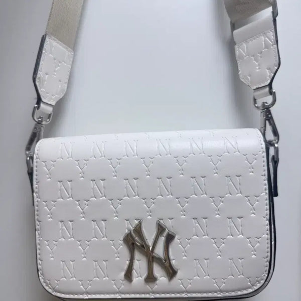 [BUNJANG] MLB Monogram Hoodie Bag Shoulder Crossbody Bag White / MLB 모노그램 후디백 숄더 크로스백 화이트 색상 판매
