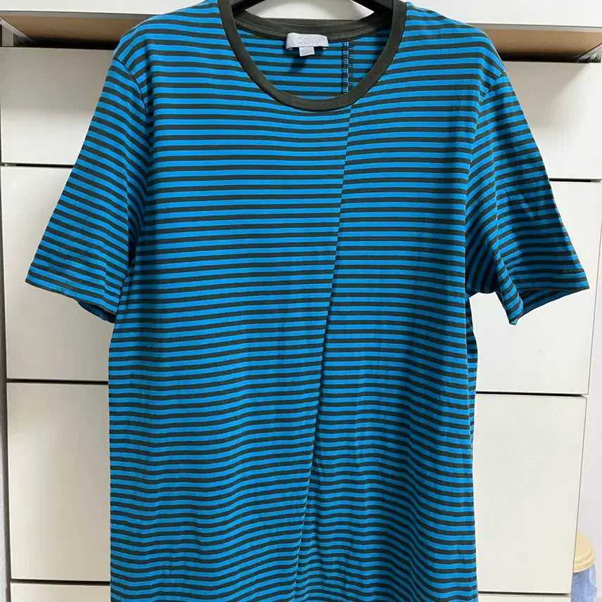 [BUNJANG] COS Striped Unbalanced Short Sleeve T-Shirt (Size 95) / COS 스트라이프 언밸런싱 반팔 티 (95) 살짝 흠