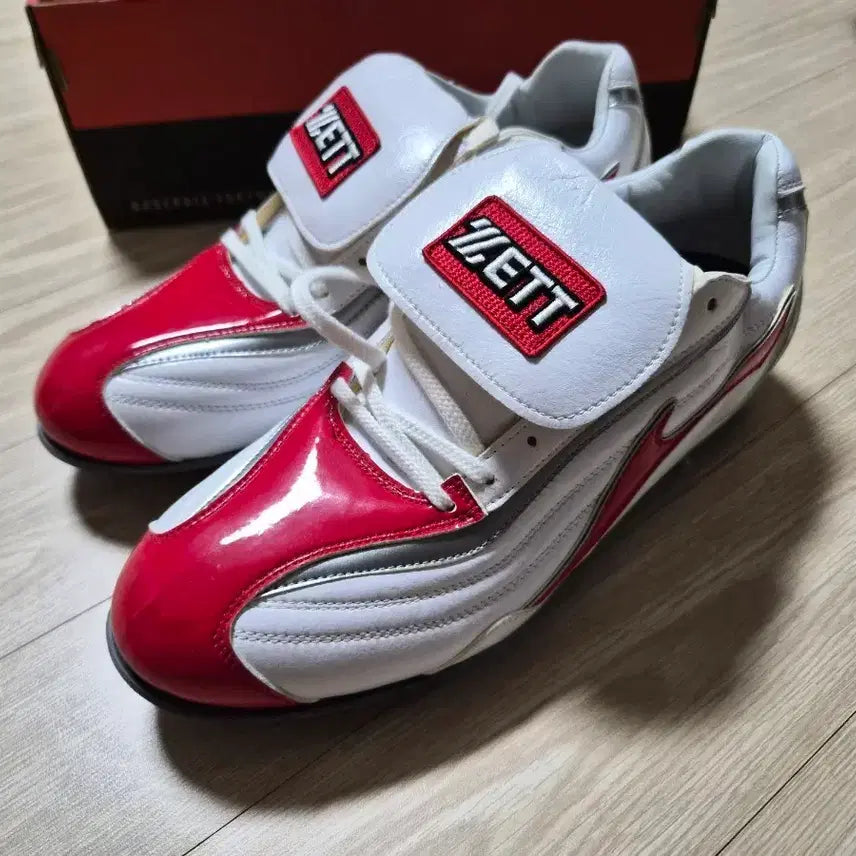 [BUNJANG] Kia Tigers Player-Issued Jet Baseball Cleats White/Red 285 / 기아 타이거즈 선수지급용 제트 야구화 흰색/빨강 285