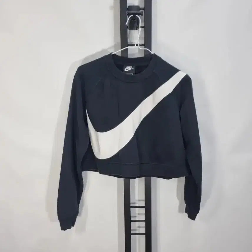 [BUNJANG] Nike Big Swoosh Cropped Sweatshirt Black Women's M / 나이키 크롭 맨투맨 빅스우시 블랙 여성m
