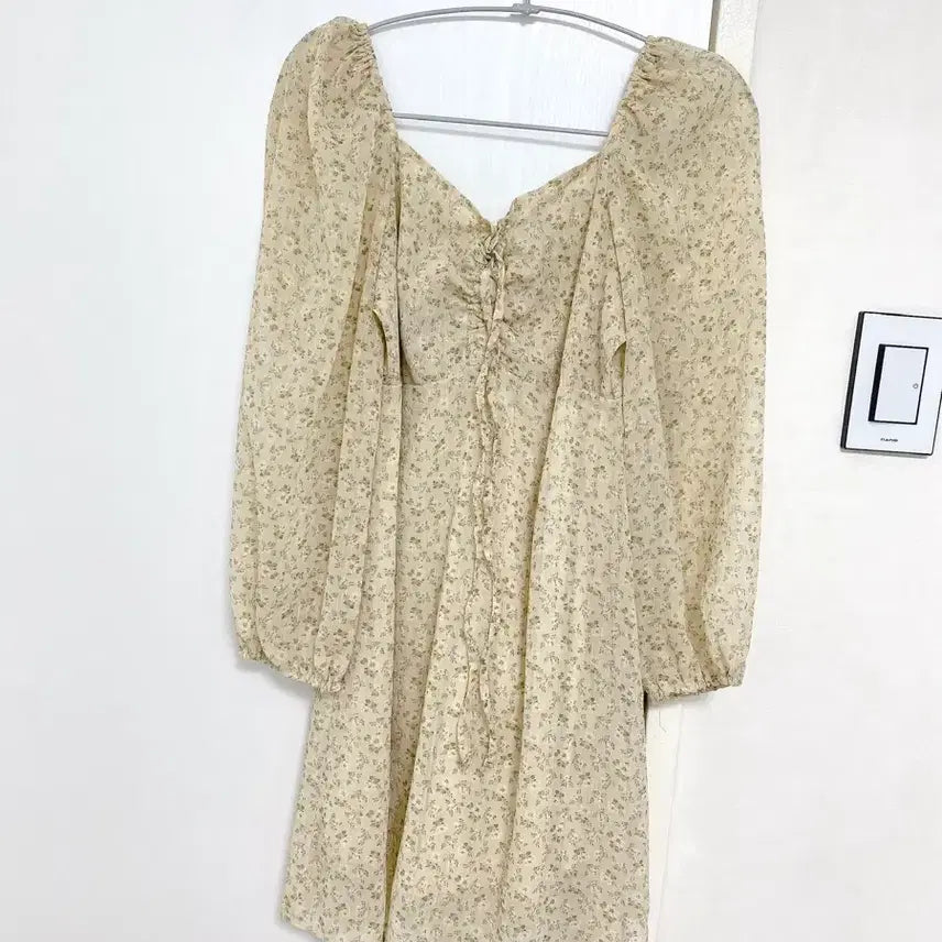 [BUNJANG] Lightweight Flowy Dress / 하늘하늘 원피스