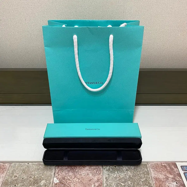 [BUNJANG] Tiffany & Co. Bracelet Box with Shopping Bag / 티파니앤코 팔찌 케이스 + 쇼핑백