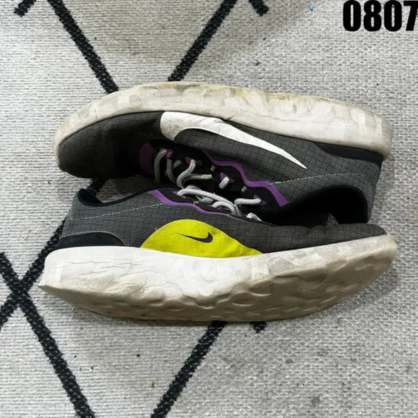 [BUNJANG] Nike Athletic Shoes Gray/Purple/Yellow Size 285 / 나이키 운동화 그레이/퍼플/옐로우 285