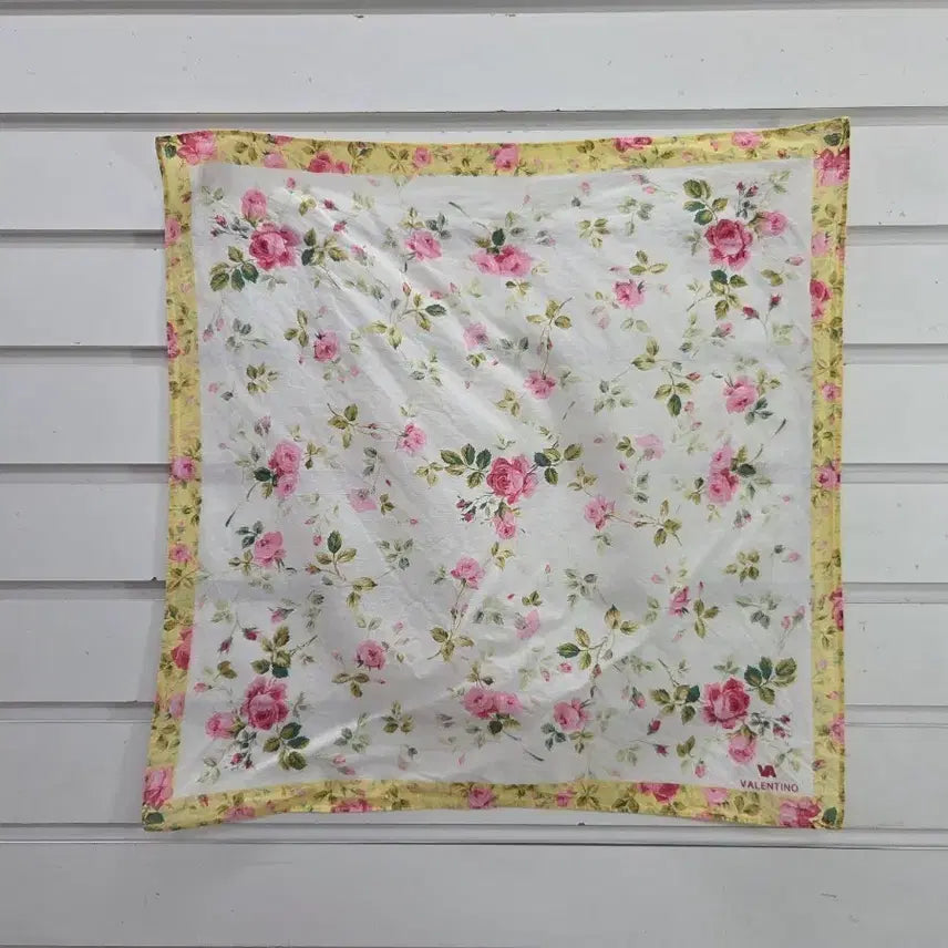 [BUNJANG] Valentino Flower Silk Scarf / 발렌티노 플라워  손수건/보물찾기천사