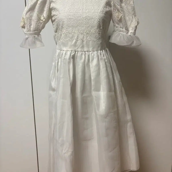 [BUNJANG] White Lace Puff Sleeve Dress / 새하얀 레이스 퍼프소매 드레스