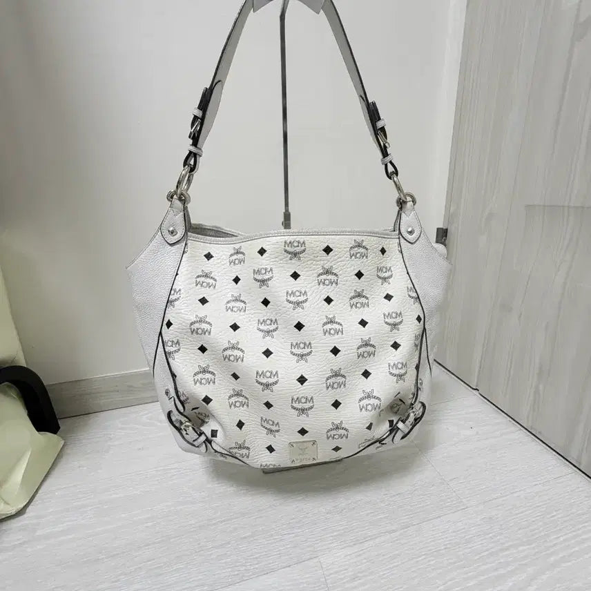 [BUNJANG] MCM Visetos Hobo Bag White / MCM 비세토스 4개